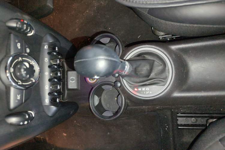 Used MINI 2011 1.6L COOPER Fun Gear Lever