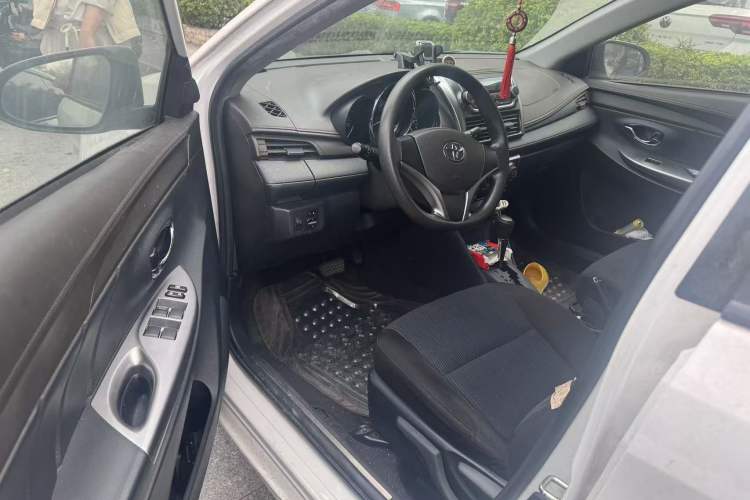 Used Toyota YARiS L Zhi Xuan 2015 1.5E Automatic Charm Edition