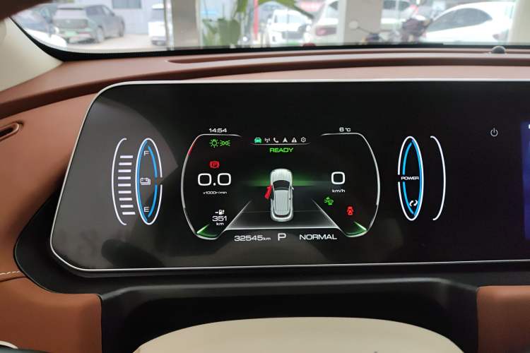 Used ORA Good Cat 2023 401 km Standard Range Comfort Version Lithium Iron Phosphate
