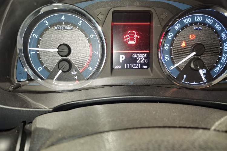 Used Toyota Corolla 2014 1.6L CVT GL-i Odometer Close Up