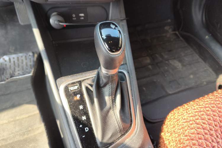 Used Hyundai Verna (new generation) 2016 1.4L Automatic Cool Edition GLS Gear Lever