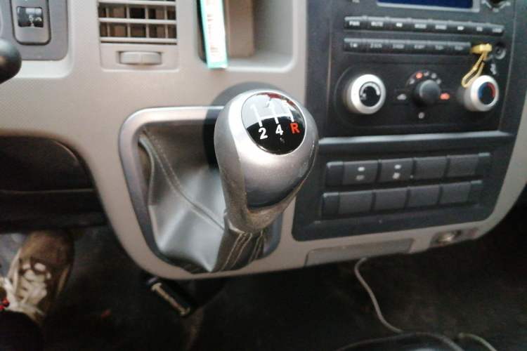 Used Foton Scenic G9 2020 2.4L Commercial Version Long Wheelbase High-Roof 9-Seater Business Vehicle China VI Emission Standard Model 4K22D4M Gear Lever