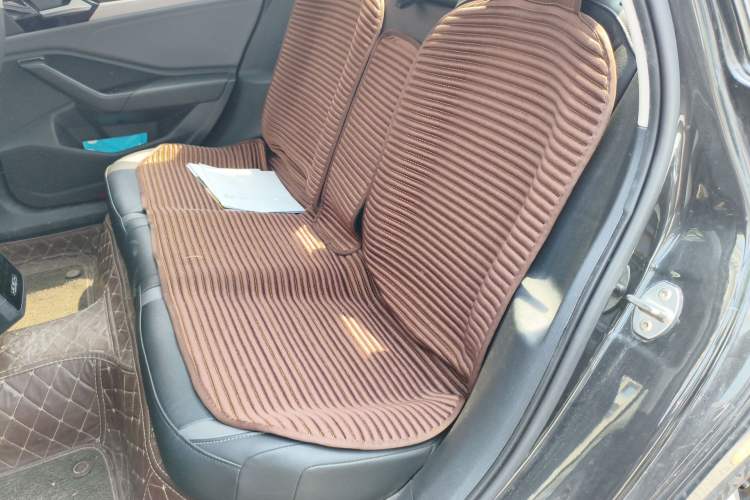 Used Volkswagen Sagitar  Left Rear Seat