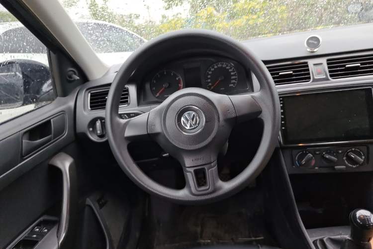 Used Volkswagen Santana 2015 1.6L Manual Fashion Edition