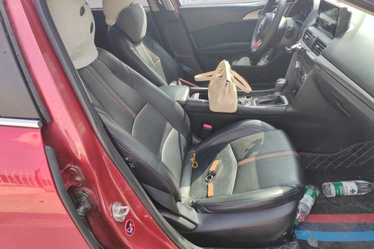 Used Mazda 3 Axela 2017 Sedan 1.5L Automatic Luxury Model Emission Standard China V
