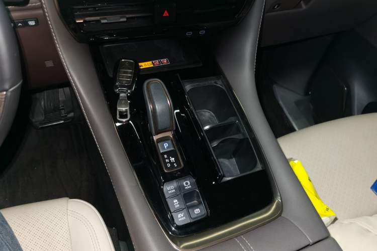 Used Toyota Alphard 2024 Dual-Engine 2.5L Deluxe Edition
