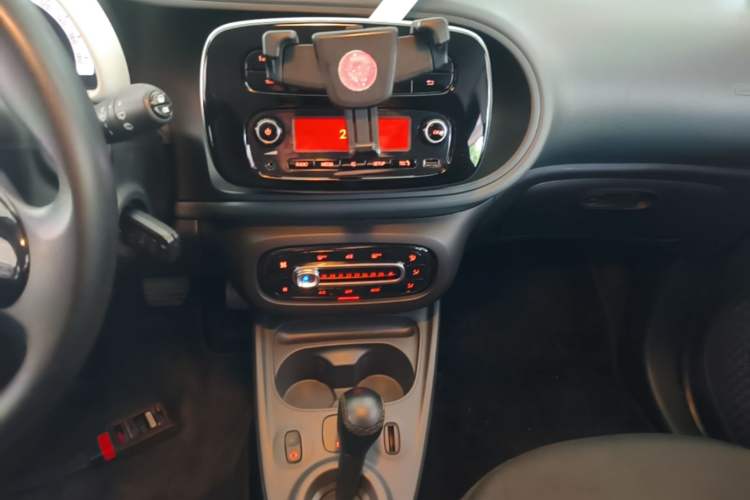 Used smart forfour 2018 1.0L 52 kW Dynamic Edition
