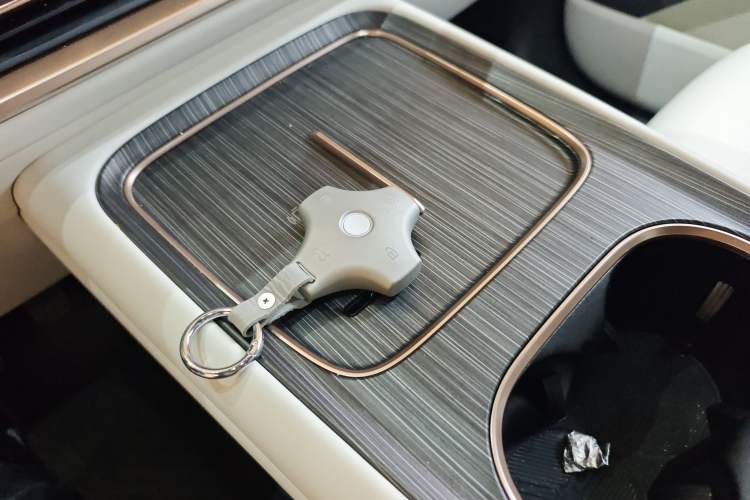 Used Dongfeng eπ eπ008 2024 210Max Range-Extended Version 6 Seats