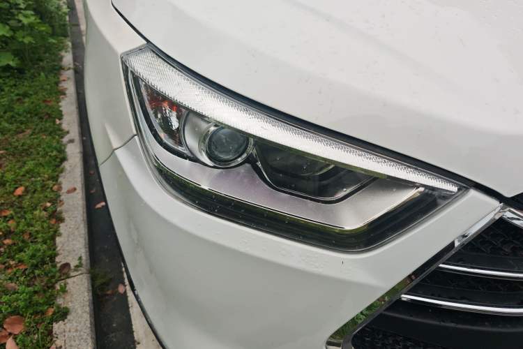 Used JAC Group Refine S3 2014 1.5L Manual Luxury Smart Model Right Front Headlight