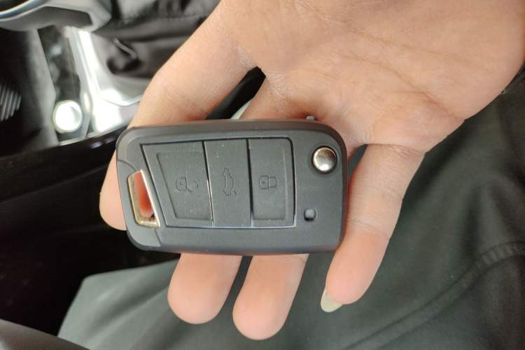 Used Volkswagen T-ROC 2025 Facelifted 300TSI DSG Two-Wheel-Drive Chen Guang Edition Vehicle Key