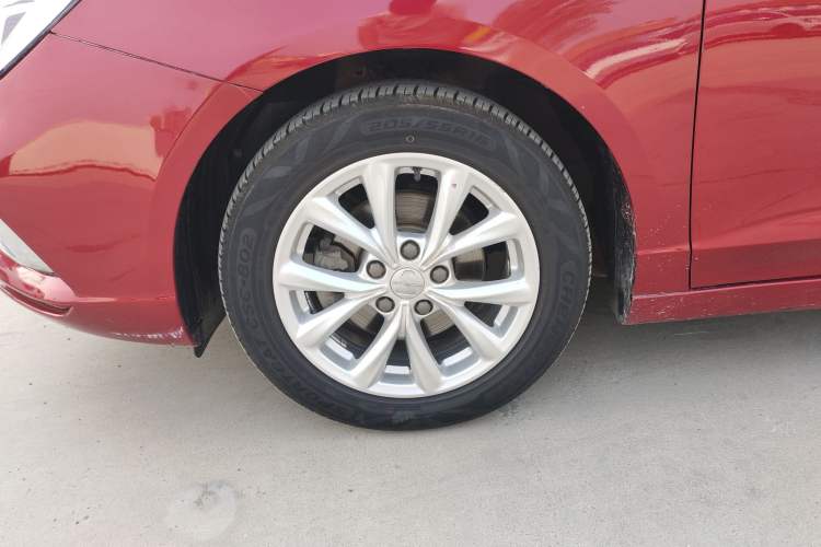 Used Roewe i5 2019 1.5L Automatic 4G Connected Langyue Edition Left Front Wheel Hub