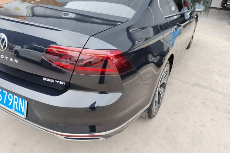 Used Volkswagen Magotan 2020 330TSI DSG Luxury Edition Right Rear Taillight