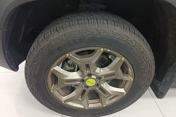 Used JETOUR Traveler 2023 2.0T Four-Wheel Drive Conqueror Left Front Wheel Hub