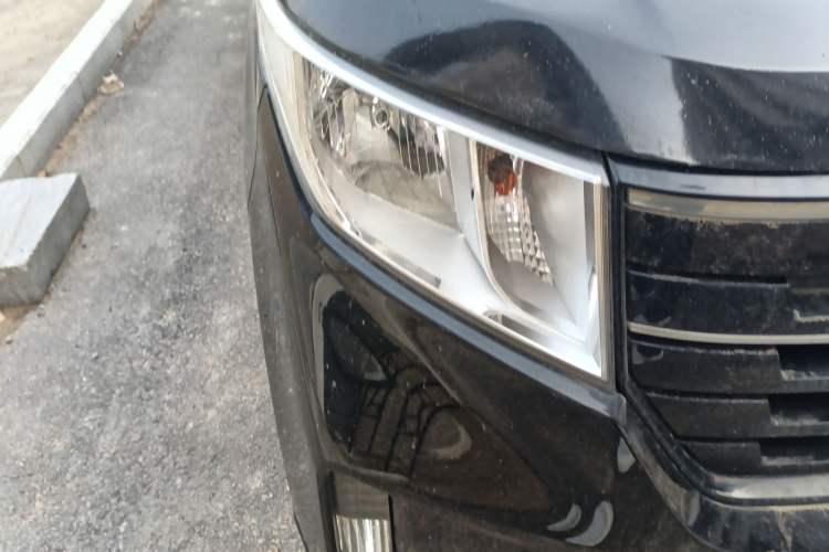 Used Wuling Hongguang PLUS 2019 1.5T Manual Comfort Version 7 Seats Right Front Headlight