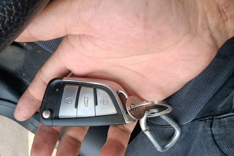 Used Nissan Livina 2015 1.6XE CVT Comfort Edition Vehicle Key