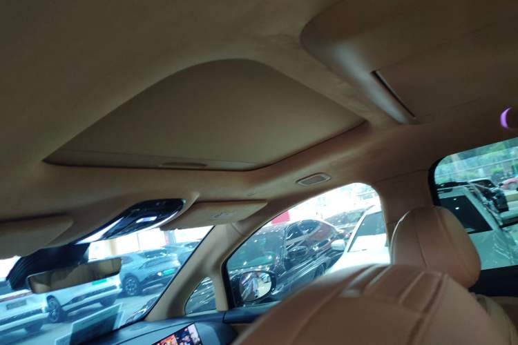 Used VOYAH Dream 2025 PHEV Four-Wheel-Drive Flagship Kunpeng Edition Headliner