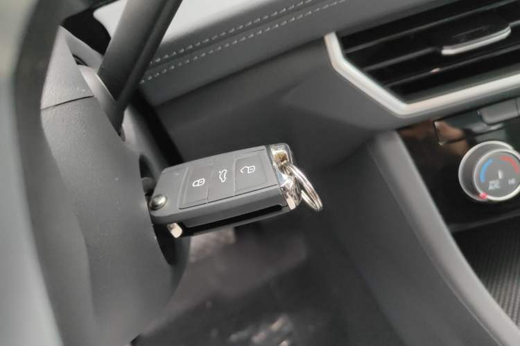 Used Volkswagen Sagitar 2025 Facelift 200TSI DSG Flyover Edition Vehicle Key