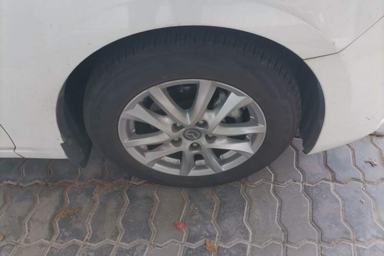 Used Mazda 3 Axela 2017 Sedan 1.5L Automatic Luxury Model Emission Standard China V Right Front Wheel Hub