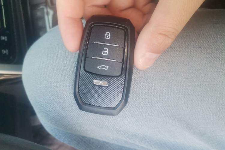 Used Toyota Levin 2017 Revised Dual-Engine 1.8H GS E-CVT Elite Sunroof Version China V Standard
