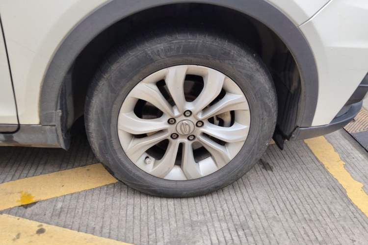 Used GAC Trumpchi GS5 Super 2015 1.8T Automatic All-Wheel-Drive Elite Edition Right Front Wheel Hub