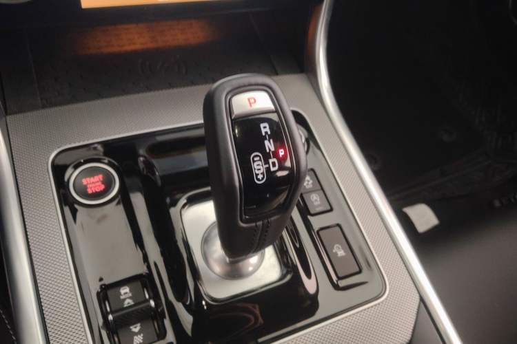 Used Jaguar XEL 2024 2.0T 250 PS R-DYNAMIC S Advanced Sport Edition Gear Lever