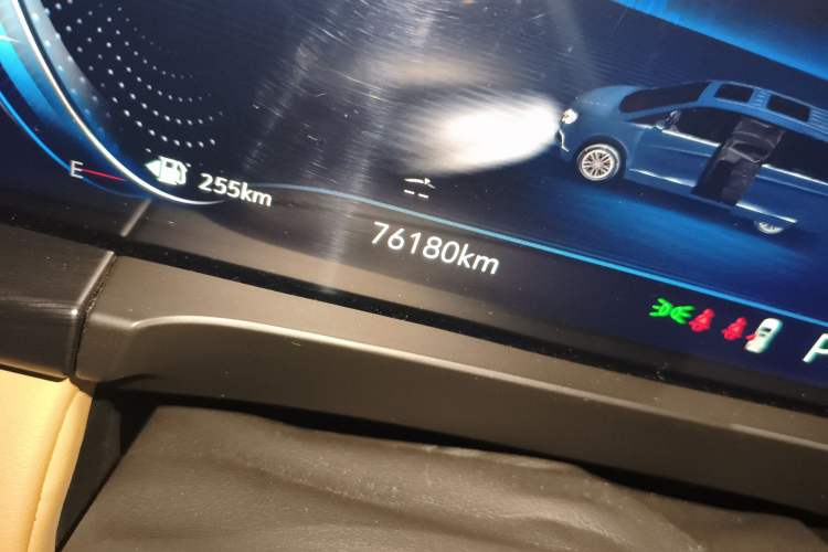 Used Buick GL8 2021 ES Landtrek 653T Luxury Model Odometer Close Up