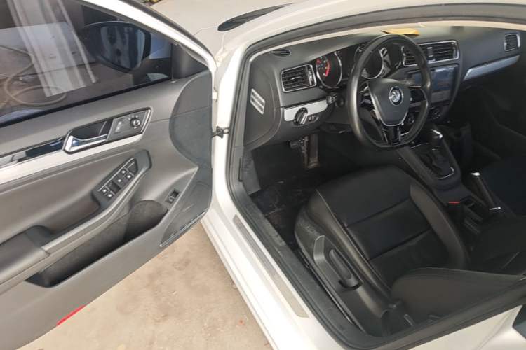 Used Volkswagen Sagitar 2015 1.6L Automatic Comfort Model