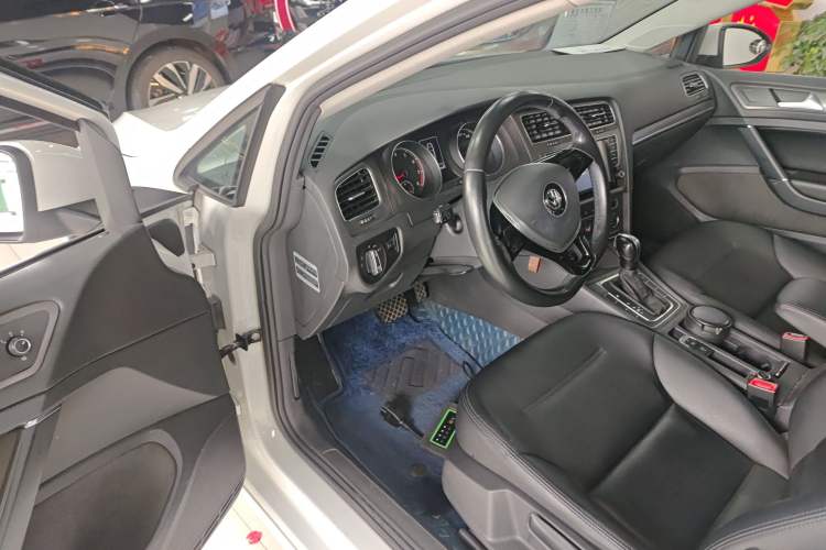 Used Volkswagen Golf 2015 1.6L Automatic Comfort Model
