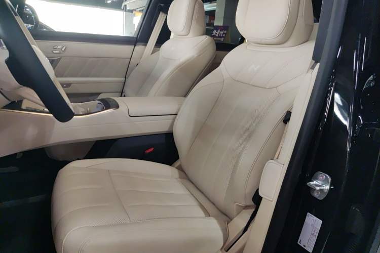 Used ONVO Luxeed L90 2025 Model—Max Six-Seater Version
