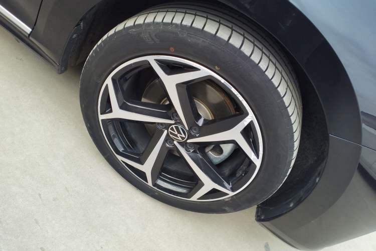 Used Volkswagen Passat 2023 Revised 330TSI Starry Elite Edition Right Front Wheel Hub