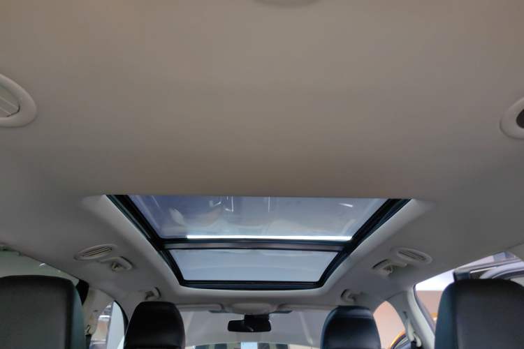 Used Ford Edge 2016 EcoBoost 245 Two-Wheel-Drive Titanium 7-Seater
