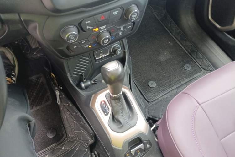 Used Jeep Renegade 2018 Connected Large Screen Version 180T Automatic Jingneng Version
