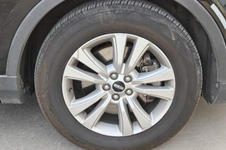 Used Lincoln MKX 2017 2.0T Two-Wheel Drive Deluxe Edition Right Front Wheel Hub