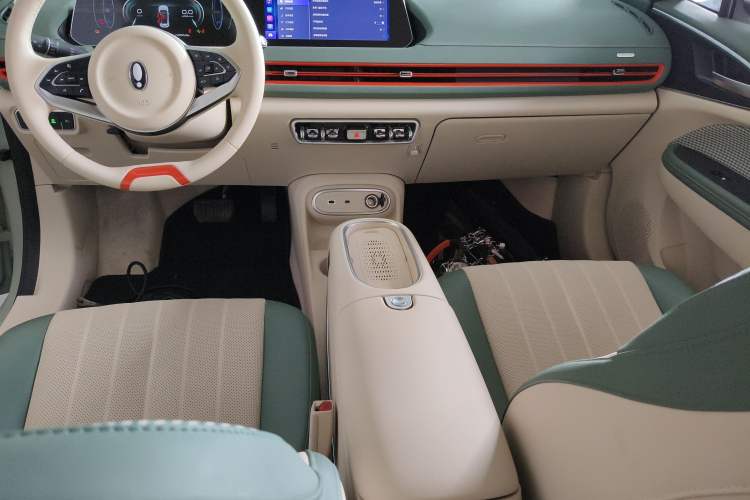 Used ORA Good Cat 2023 401 km Standard Range Premium Version Lithium Iron Phosphate Gear Lever