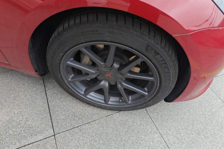 Used Tesla Model 3 2020 Revised Version Standard Range Rear-Wheel Drive – Upgraded Edition Right Front Wheel Hub