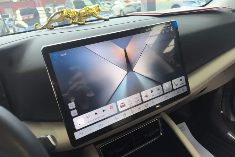 Used BYD Yuan UP 2025 Intelligent Driving Version 401 KM Dynamic Edition Audio And AC Panel