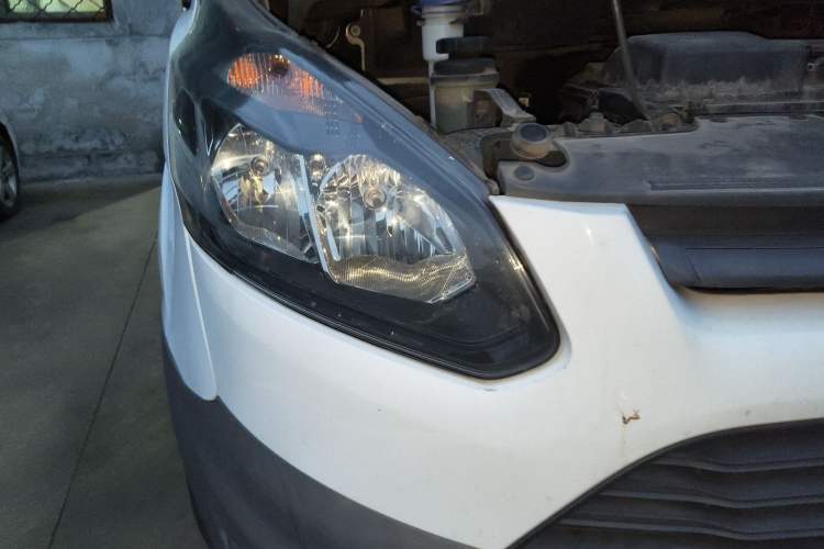 Used Ford Transit 2017 2.0T Diesel Multi-Function Commercial Vehicle Mid-Drive Mid-Roof China V Standard Right Front Headlight