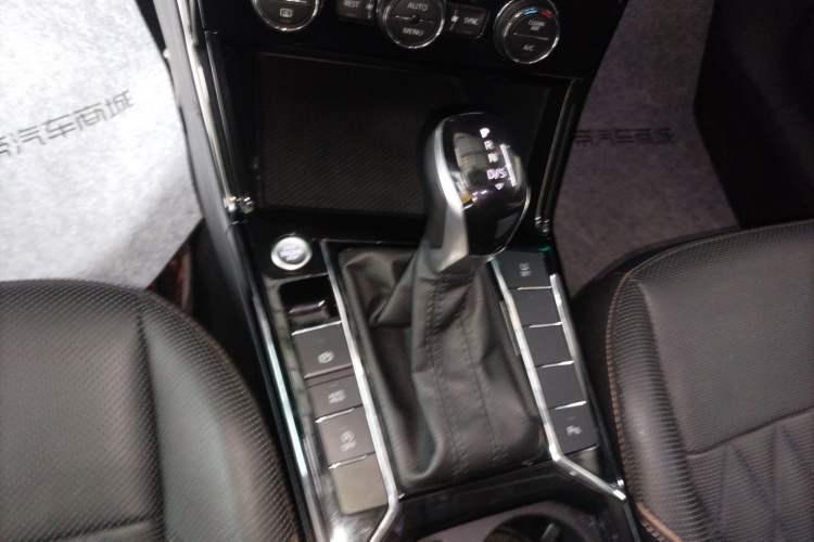 Used Volkswagen Passat 2019 330TSI Luxury Edition China V Standard Gear Lever