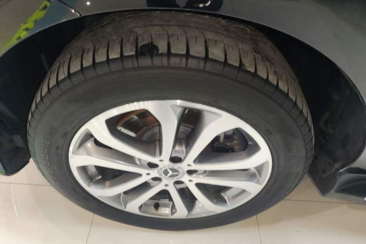 Used Mercedes-Benz GLE 2018 GLE 320 4MATIC Dynamic Edition Collector's Edition Left Front Wheel Hub