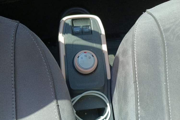 Used Chery QQ Ice Cream 2022 170km Sundae Phosphate Lithium-Ion Gear Lever