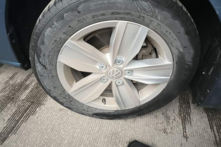 Used Volkswagen Touran 2018 Volkswagen Touran L 1.6L Manual Trend Edition Right Front Wheel Hub