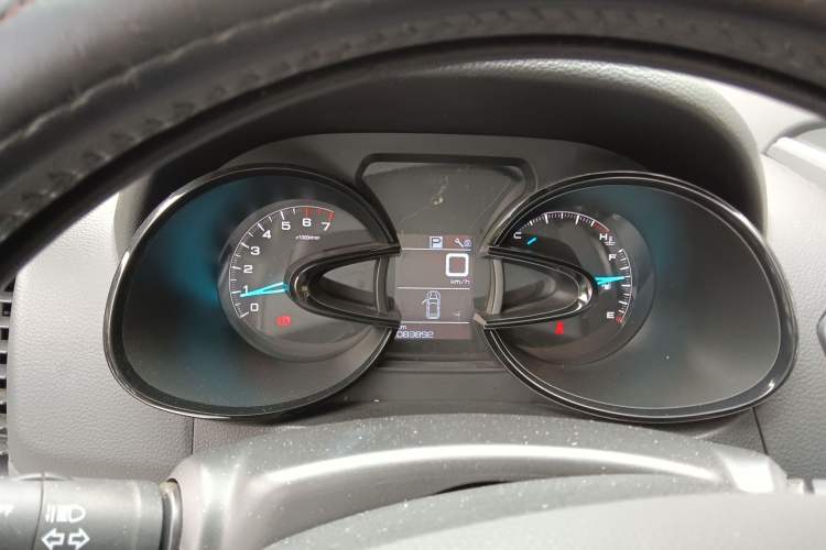 Used Dongfeng Aeolus AX7 2015 2.0L Automatic Zhiyi Trim