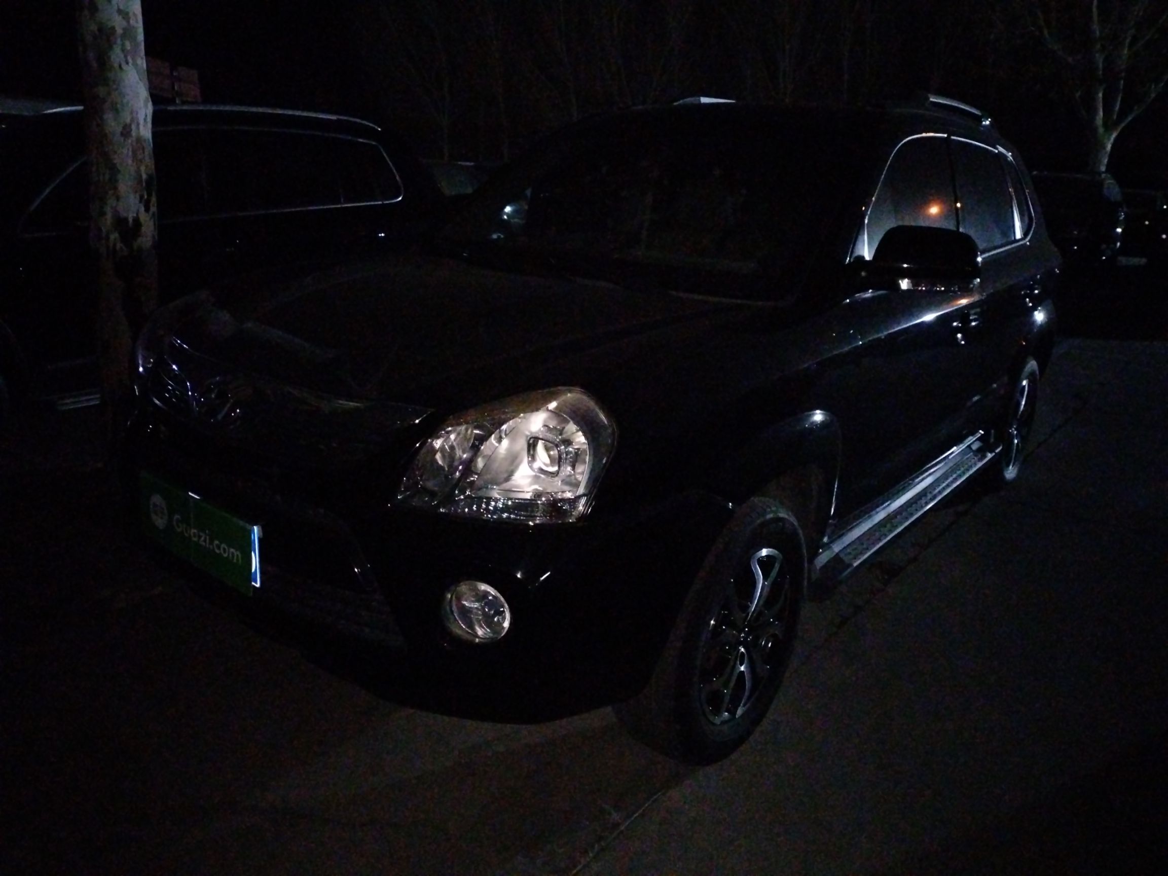 Под передней частью автомобиля