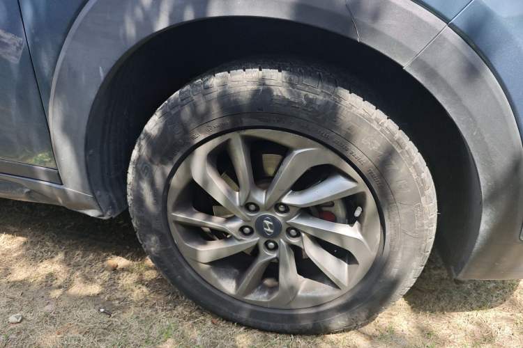 Used Hyundai Tucson 2015 1.6T Dual-Clutch Two-Wheel-Drive Smart Model Right Front Wheel Hub