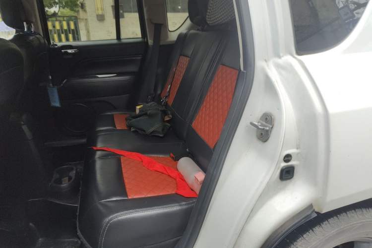 Used Jeep Compass 2014 2.4L Four-Wheel Drive Serpentine Collection Edition Left Rear Seat