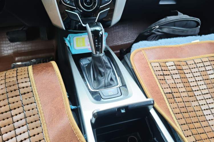 Used Luxgen U6 SUV 2015 1.8T Fashion-Upgraded Model Gear Lever