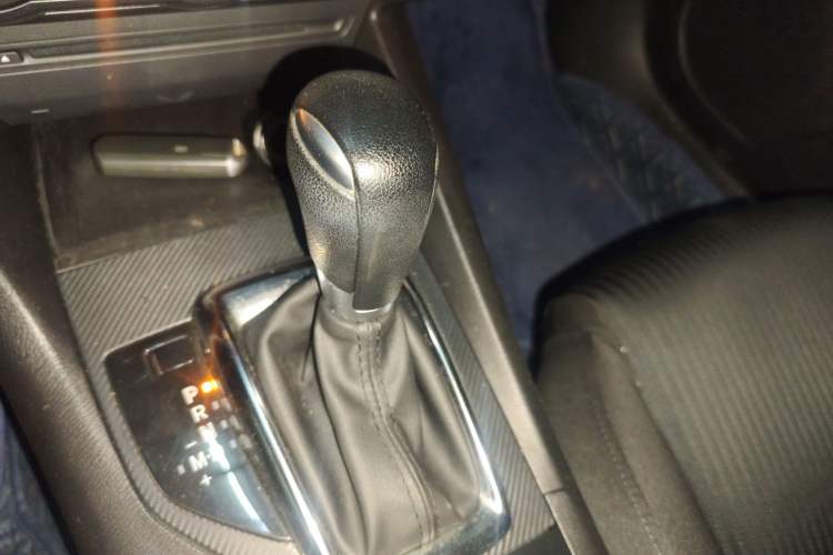 Used Mazda 3 Axela 2016 Sedan 1.5L Automatic Comfort Model
