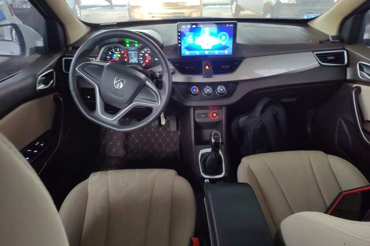 Used Baojun 310W 2017 1.5L Manual Comfort Version China VI Emission Standard
