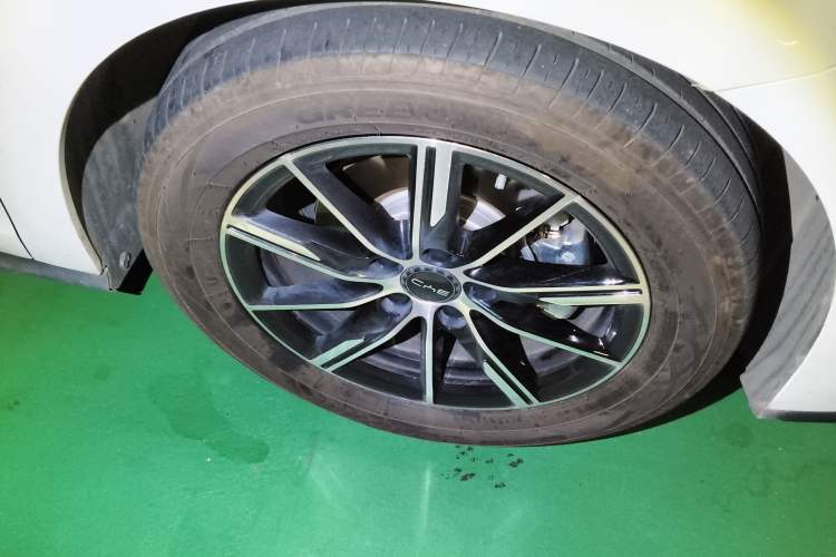 Used BYD Seal 06 New Energy 2024 DM-i 80KM Prestige Model Right Front Wheel Hub