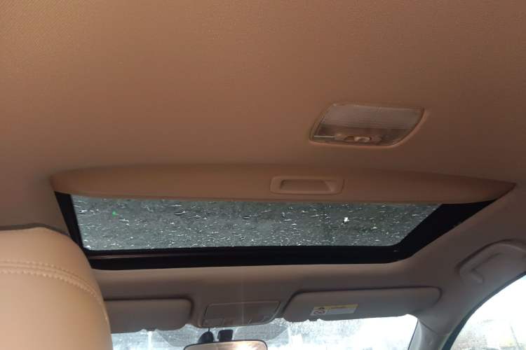 Used Honda CR-V 2016 2.0L two-wheel drive Urban Edition Headliner